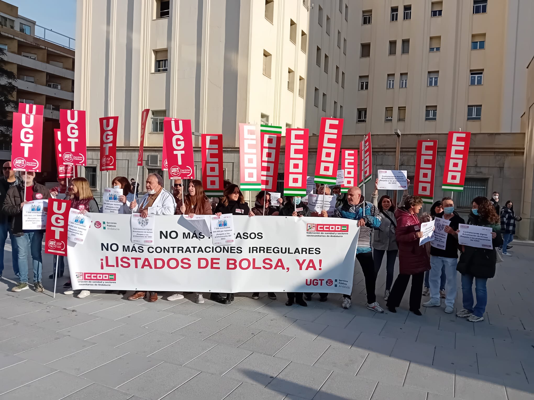 UGT y CC.OO. se concentran en Granada para exigir respeto para el personal temporal del SAS
